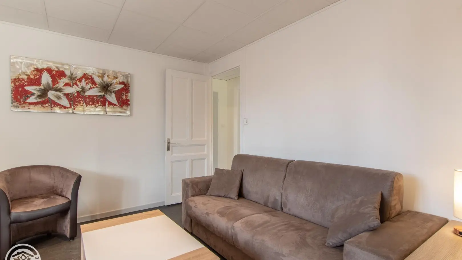 Séjour et accès couloir (chambres, salle d'eau)