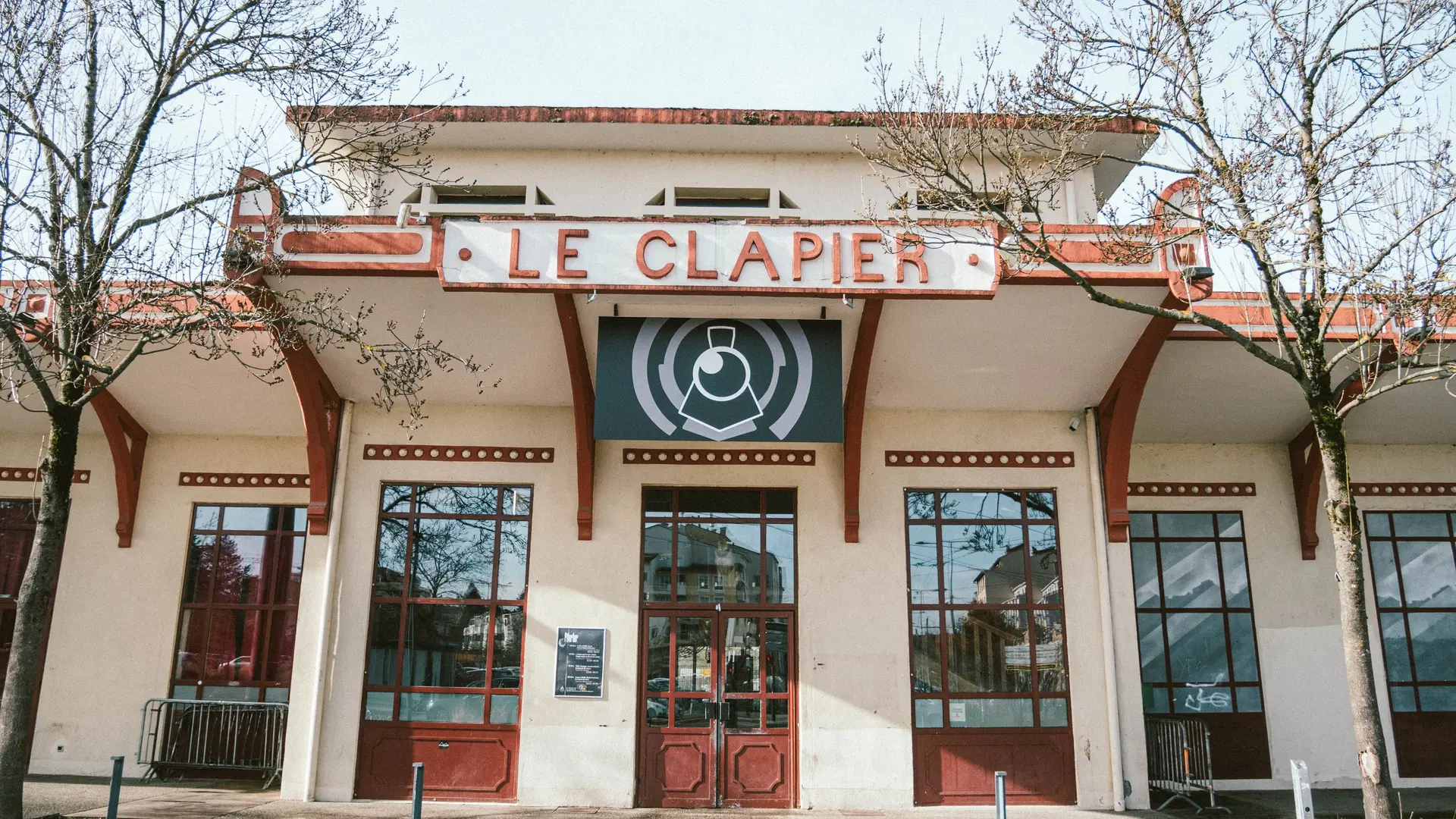 Devanture de la salle