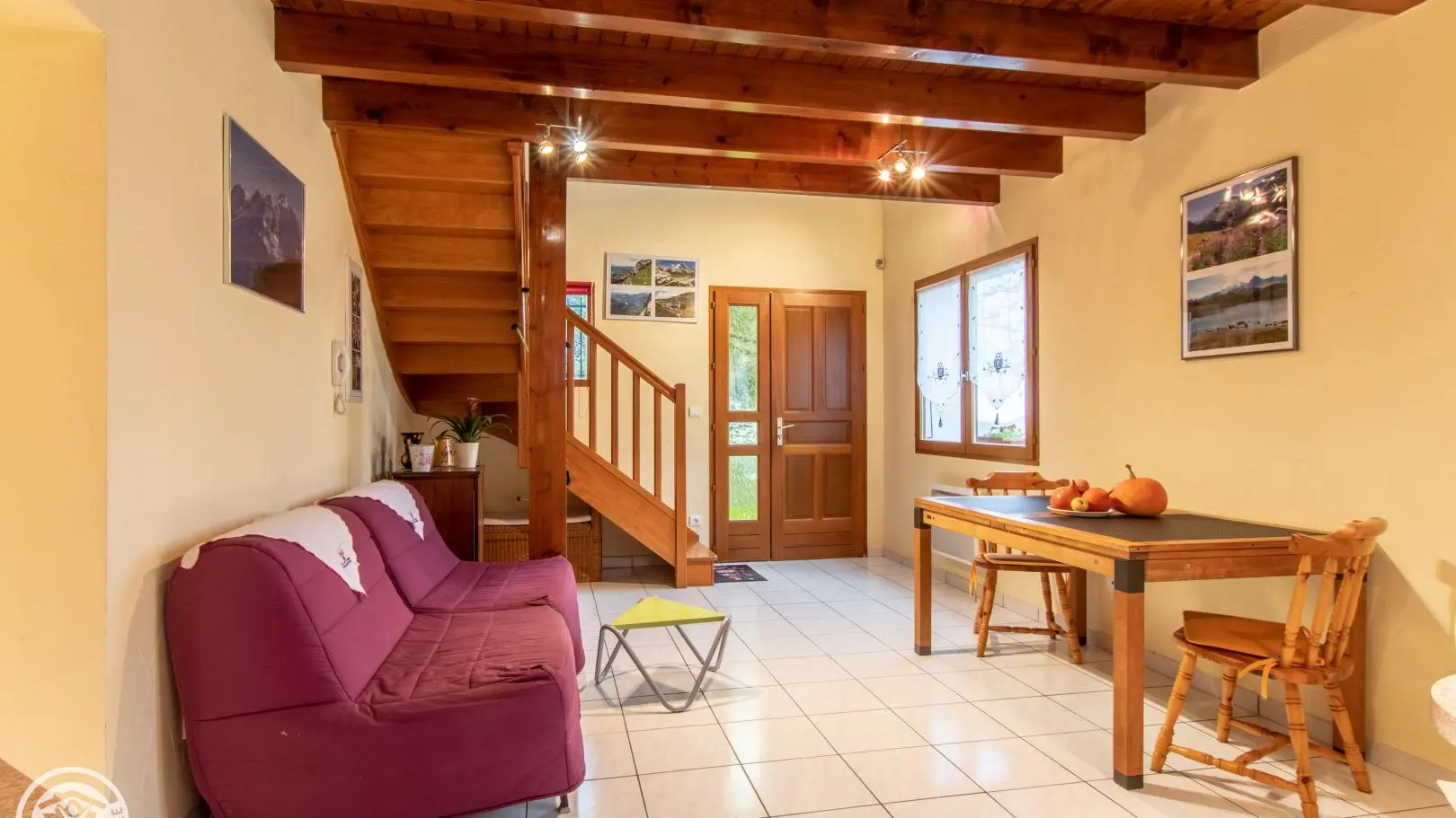 Escalier d'accès à la mezzanine