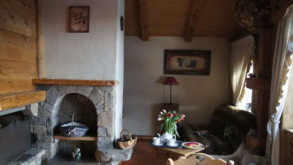 Séjour avec cheminée/Living room with fire place-Merisier-Le Grand-Bornand