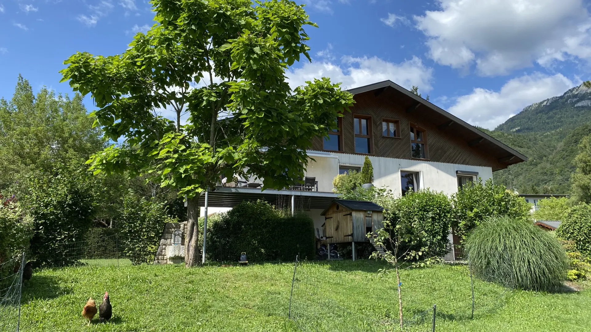 autre vue de la maison en extérieur