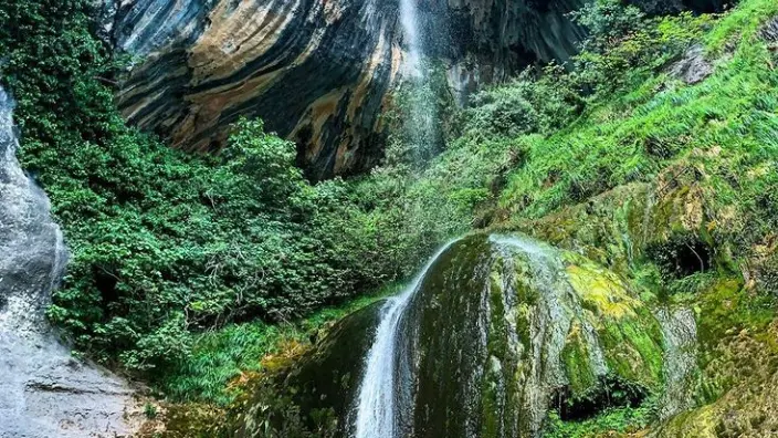 Cascade de 65 mêtres dans le canyon du Bès de Courmes dans la vallée du Loup au dessus de Nice.