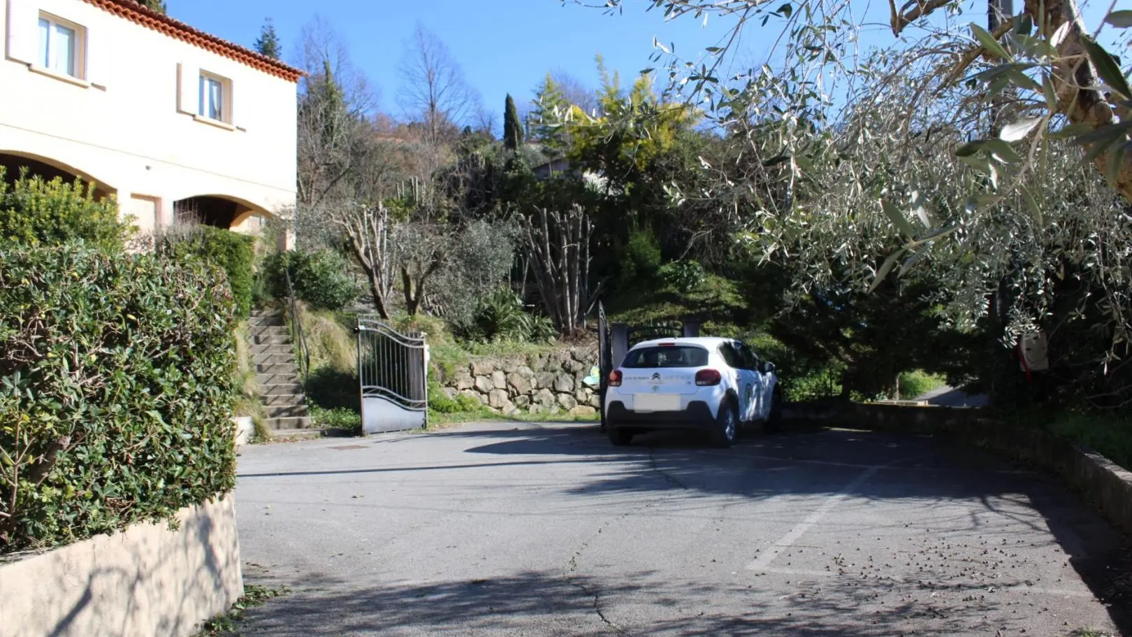 Gîte Le Grand-Parkings à disposition-Contes-Gîtes de France des Alpes-Maritimes