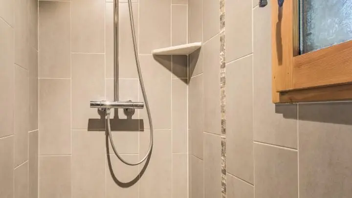 Salle d'eau à étage