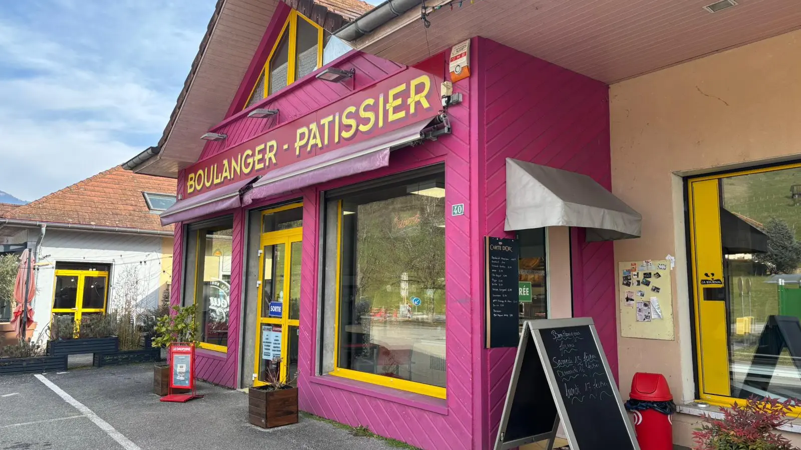 Devanture de la boulangerie l'Épi d'or à Saint-Alban-de-Montbel