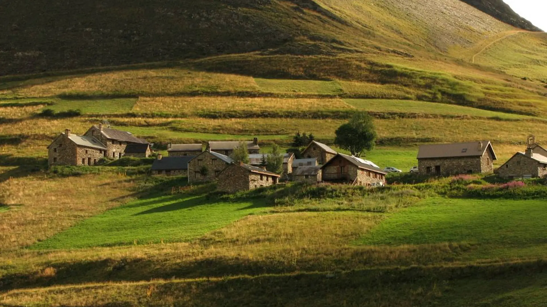 Le hameau des Rivets dans le vallon de la Buffe