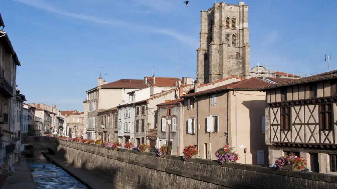 A proximité : Montbrison, plus beau marché de France