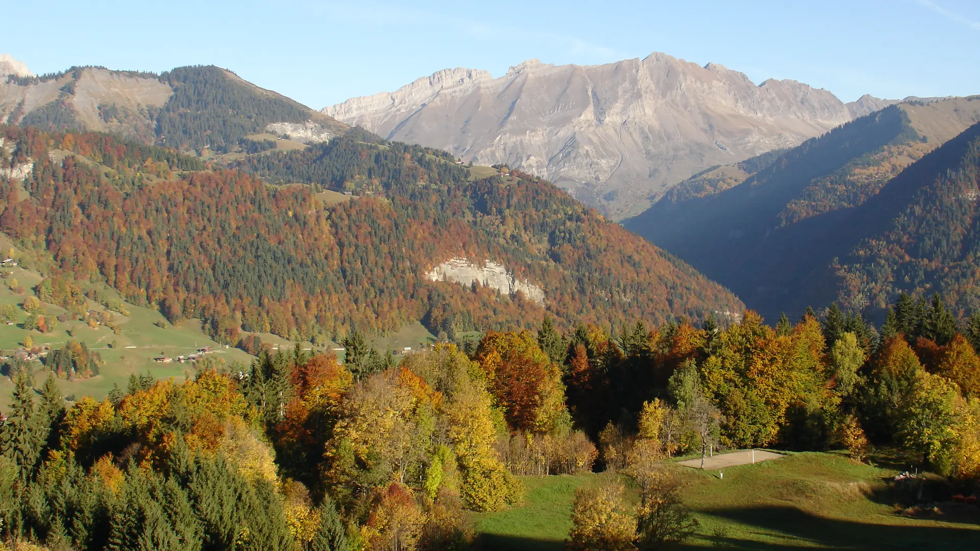 Chalet La Marmotte, Chaîne des Aravis en automne