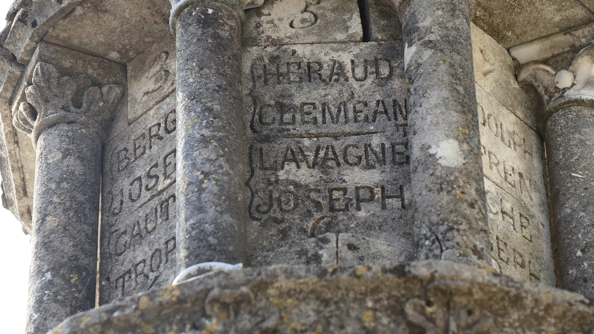 Héraud Clemean, Lavagne Joseph - 5-6- L'énigmatique monument à Saint-Joseph de Gassin - https://gassin.eu