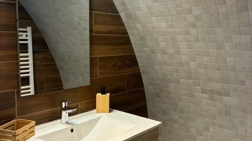 Gîte l'Atypique-Salle d'eau-Contes-Gîte de France Alpes-Maritimes