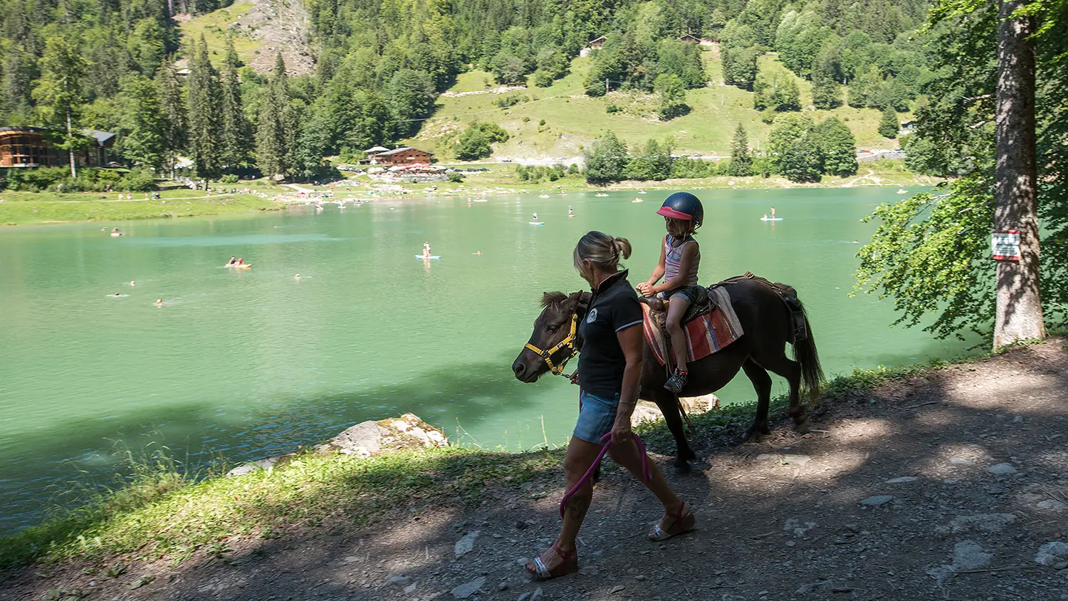 Balade à poney au Lac de MontriondBalade à poney au Lac de Montriond