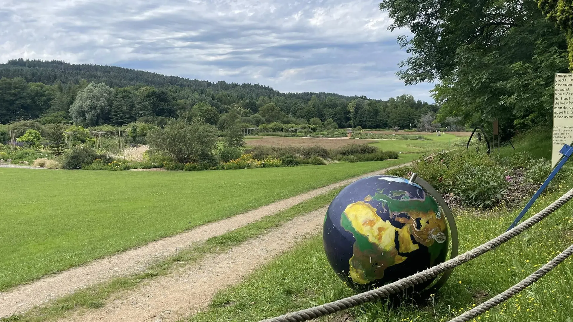 LA MONT2E AU BELV2F7RE