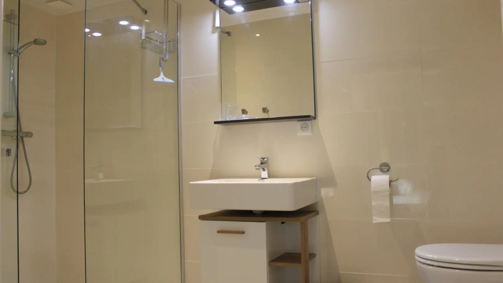 Le Prieuré n°1-Salle d'eau wc-Saint-Blaise-Gîtes de France des Alpes-Maritimes