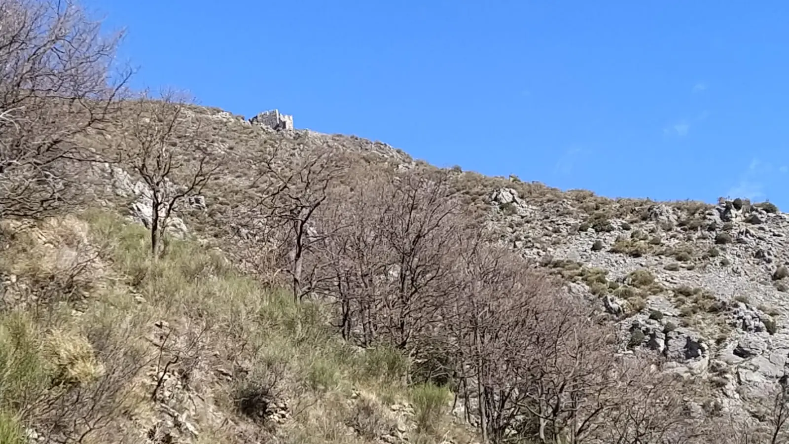 Sentier de Paspus vue sur le château de Malmort