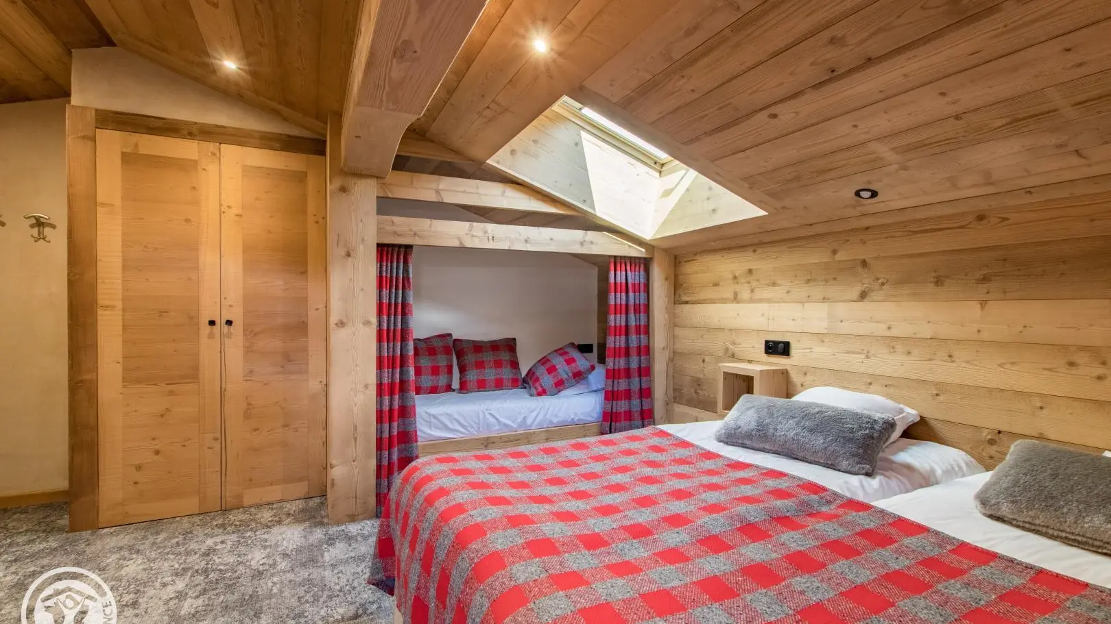 chambre avec lit cabane