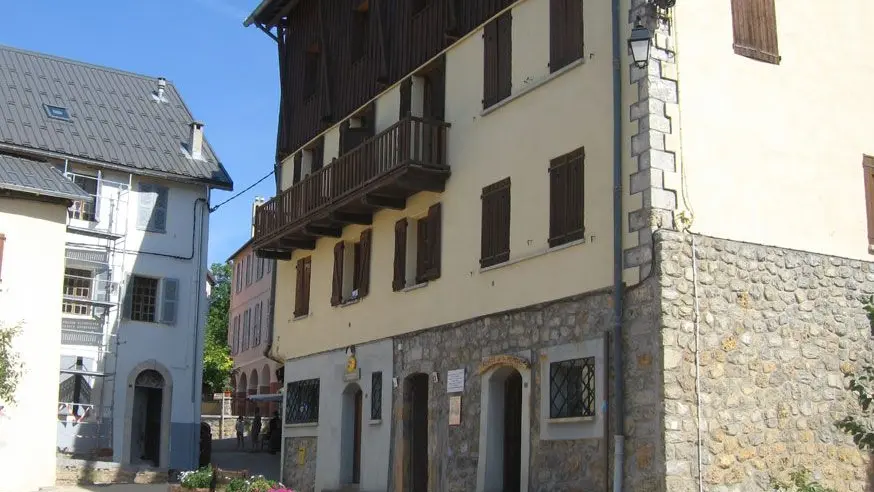 L'Aster des Alpes-Vue du bâtiment-Beuil-Gîtes de France des Alpes-Maritimes