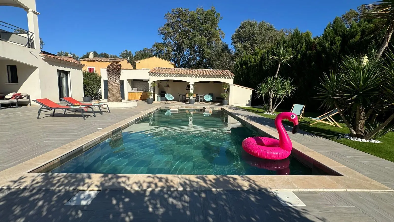 Piscine et pool house