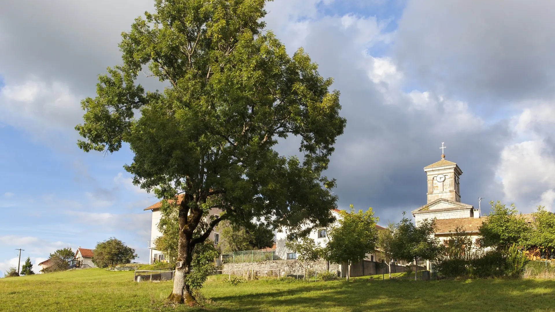 Centre village Giron