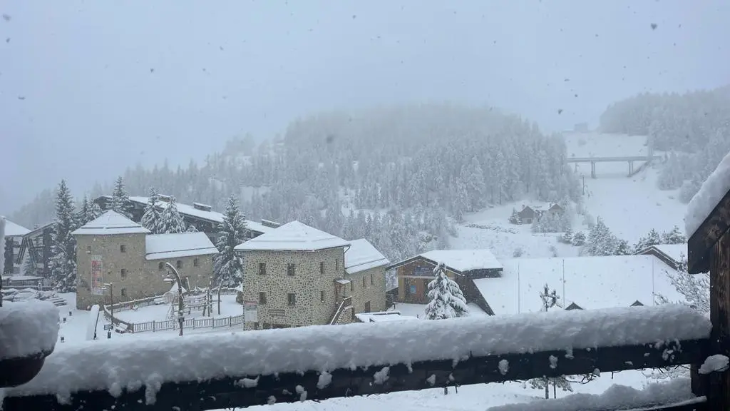 Gîte Monde des neiges-Vue neige-Auron-Gîtes de France des Alpes-Maritimes