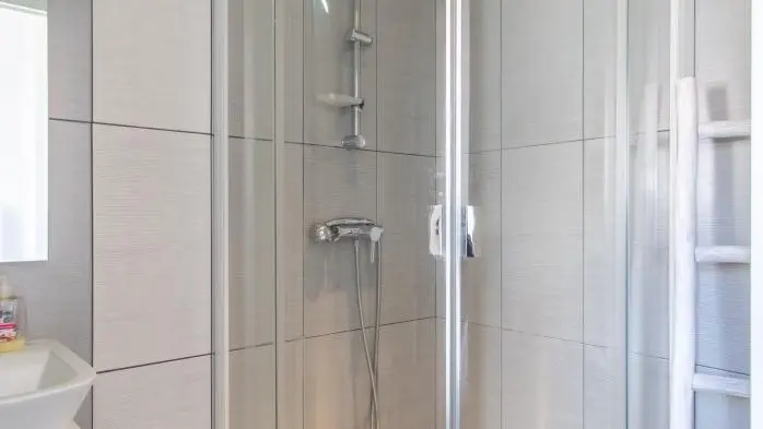 Salle d'eau privative chambre 2