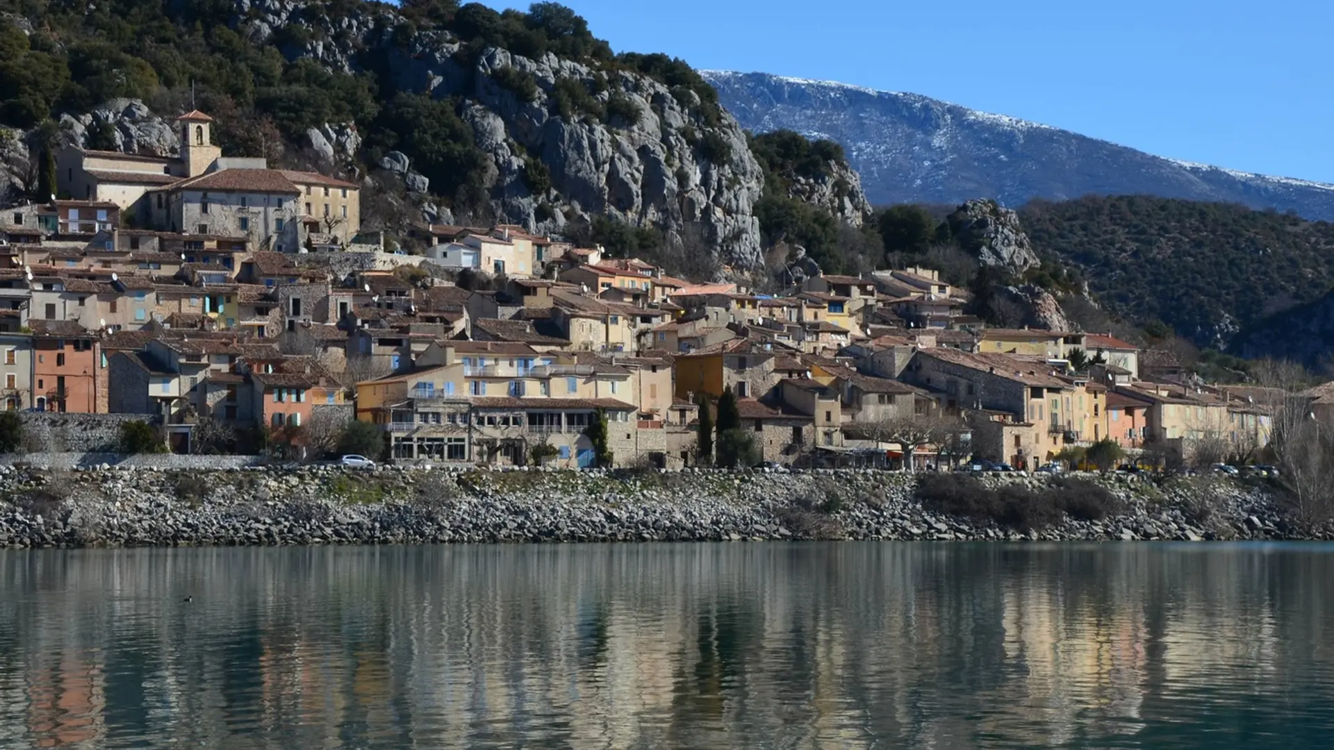 Un village les pieds dans l'eau