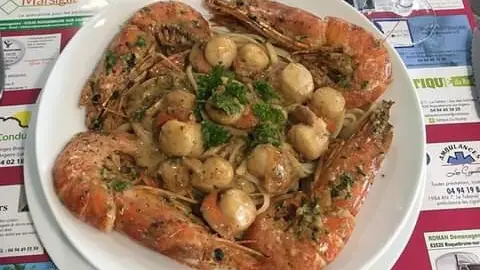 sauté de noix de st jacques, gambas aux spaghetti