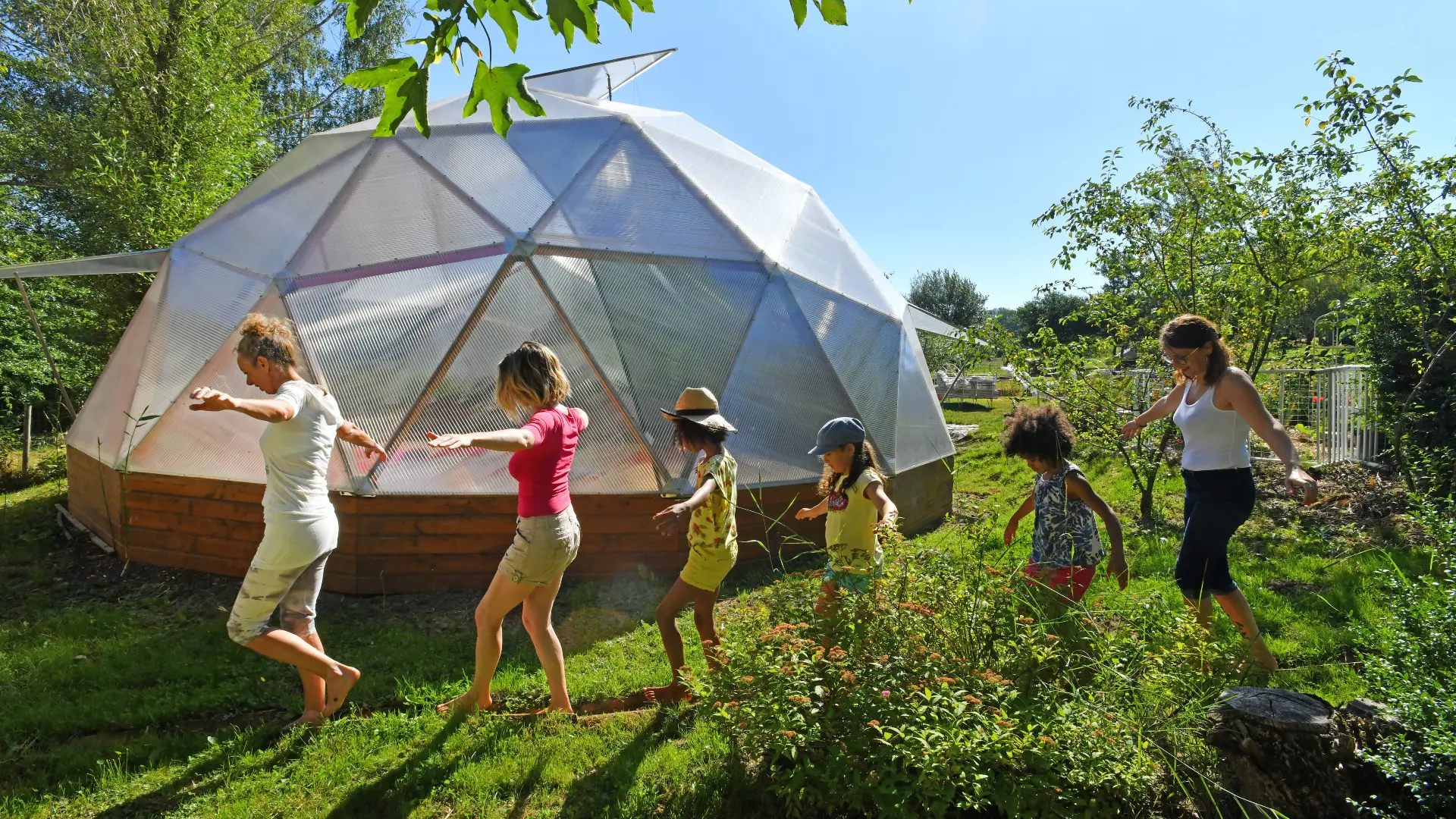 Sentier pieds-nus au jardin
