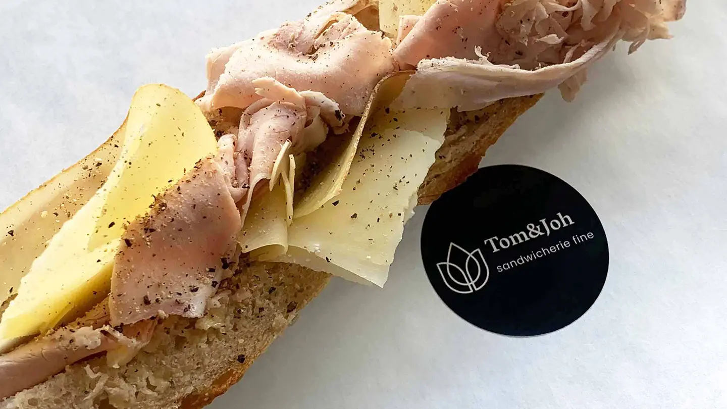 Prepration de sandwich avec des produits frais