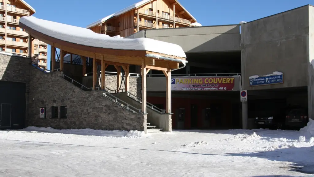 Parking couvert de Superdévoluy, Hautes-Alpes, Alpes du Sud