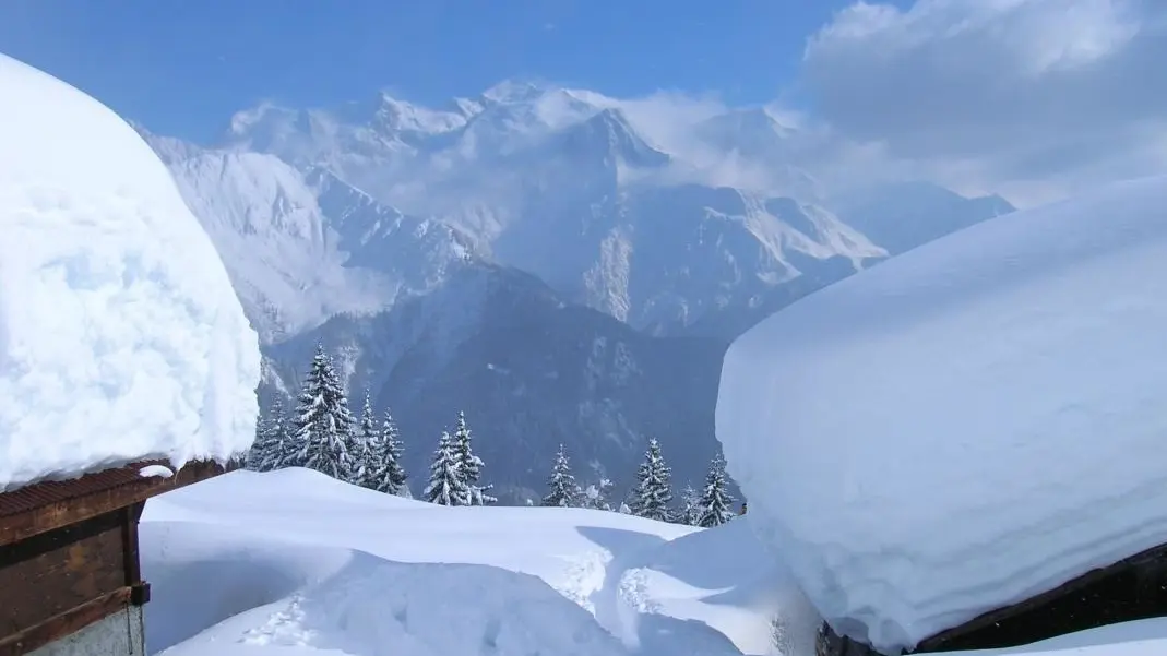 Le Mont Blanc vu des hauteurs de Servoz