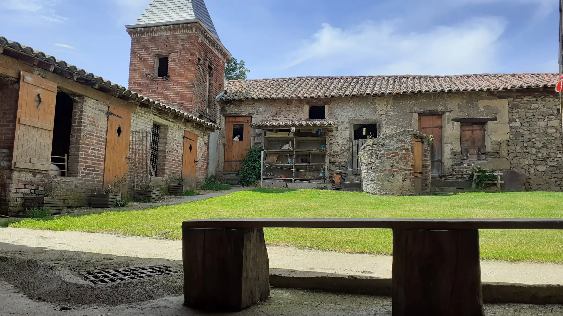 Pigeonnier cour intérieur de la Ferme