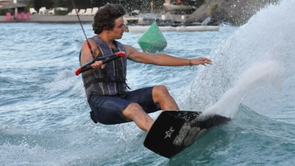 Wakeboard - Skie & Bouées - Bar de la plage_Les Orres