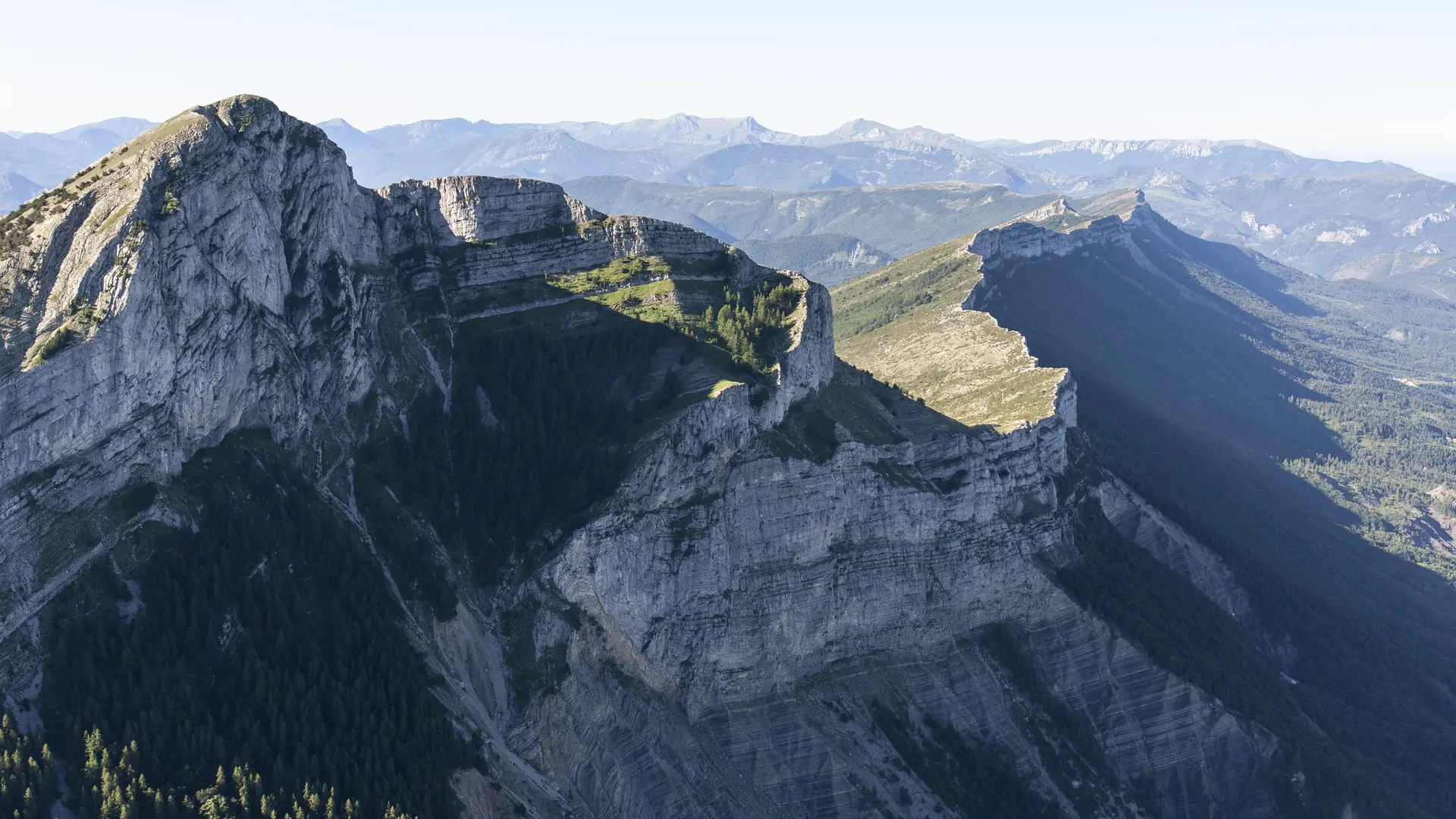 Le sommet depuis les airs