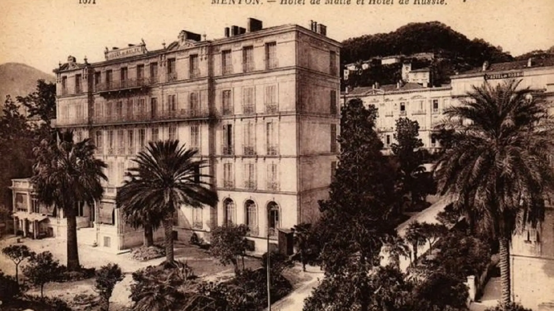 Hôtel de Malte et Hôtel de Russie / Carte postale, auteur inconnu, vers 1913. Collection particulière