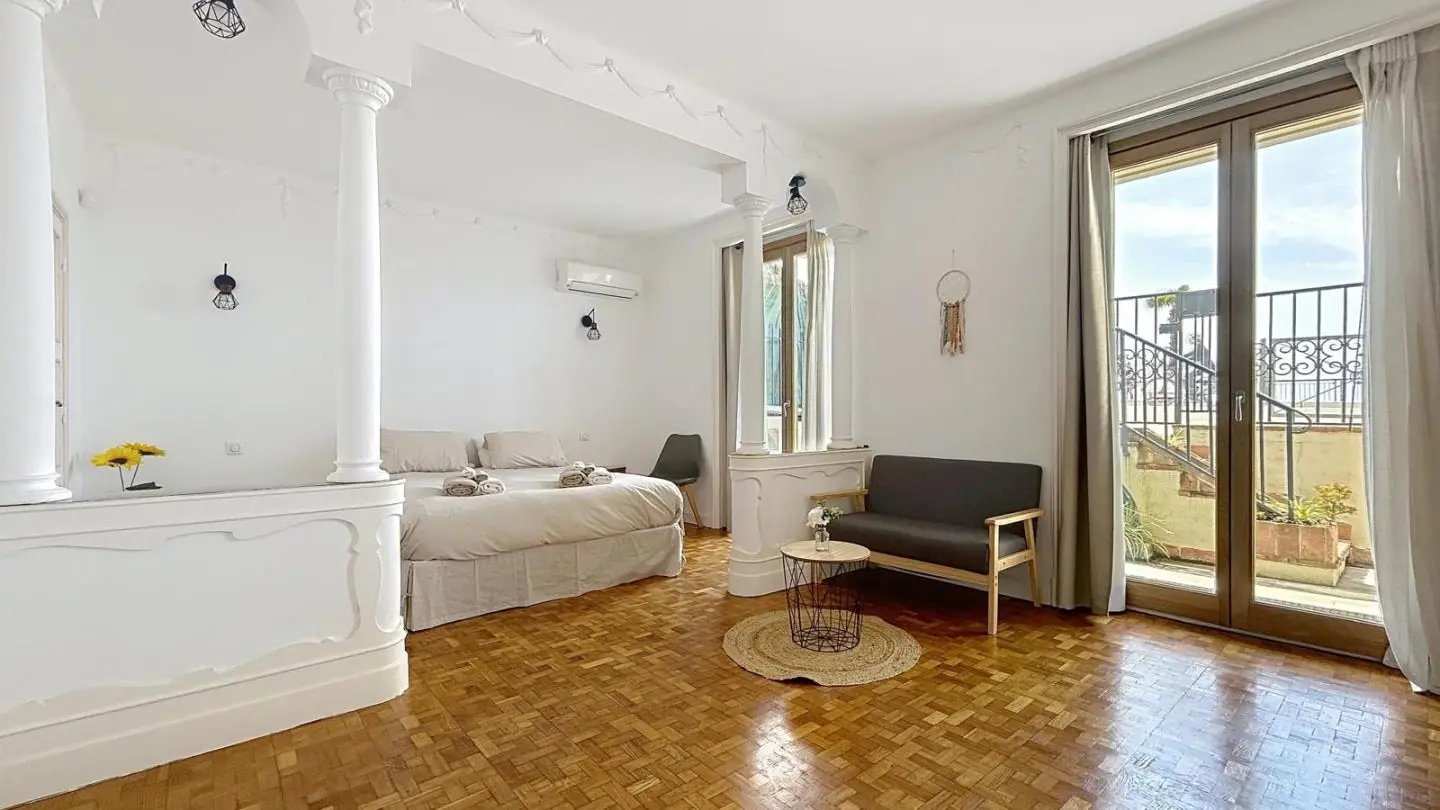 Villa Kriss-Chambre double accès terrasse-Nice-Gîtes de France des Alpes-Maritimes