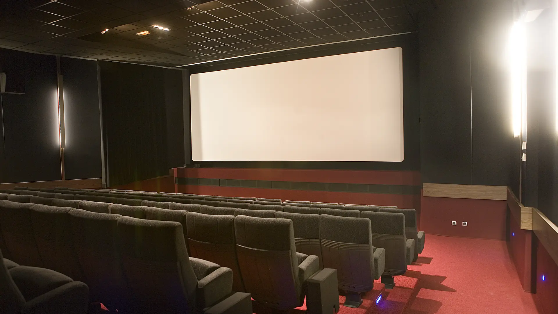 salle cinema rouge et noir