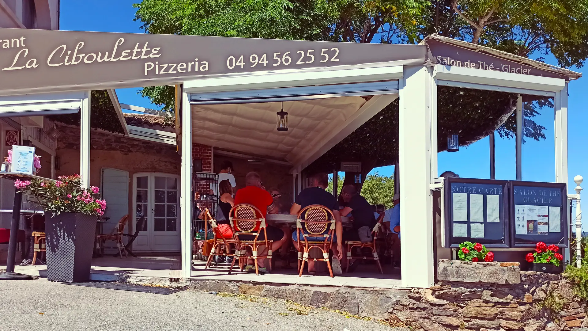 Terrasse - La Ciboulette - restaurant avec vue panoramique à Gassin - https://gassin.eu