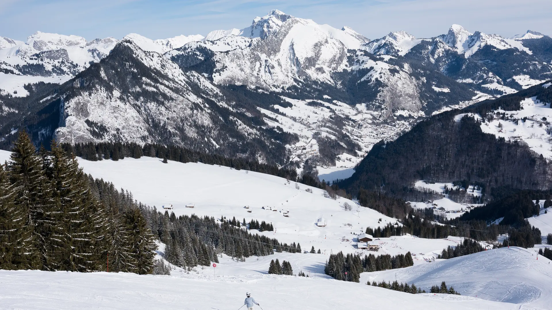 Vue sur les montagnes des Portes du Soleil depuis Abondance