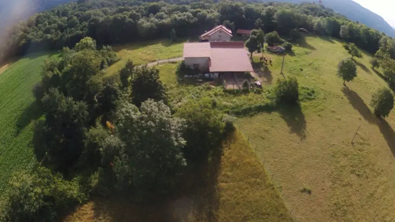 Environnement sans voisinage du gîte