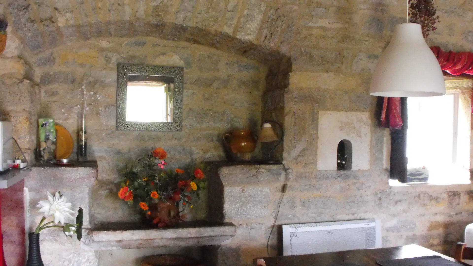 ancien évier en pierre en séjour