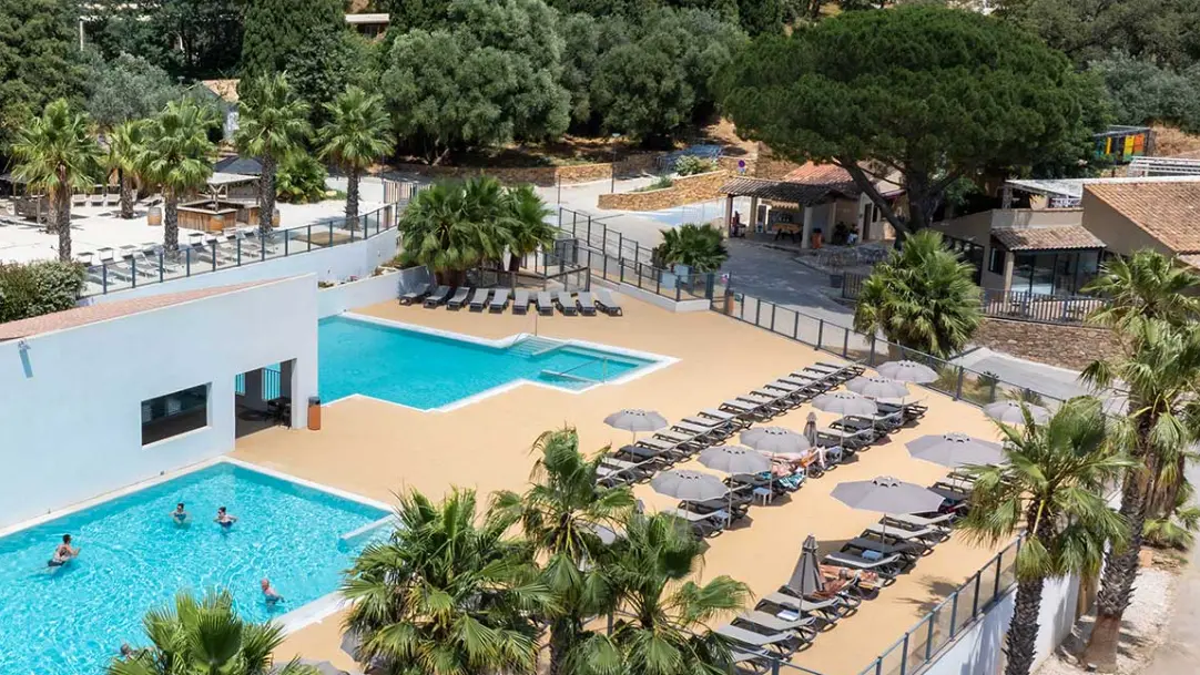 Pack WEEK-END EVJF avec Jacuzzi en 4*