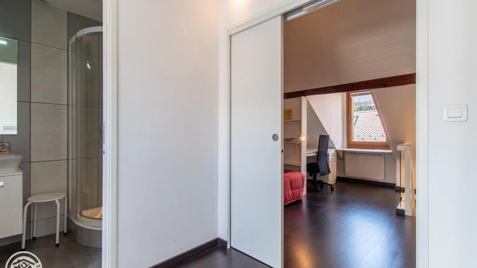 Accès chambre 2 et espace détente/bureau