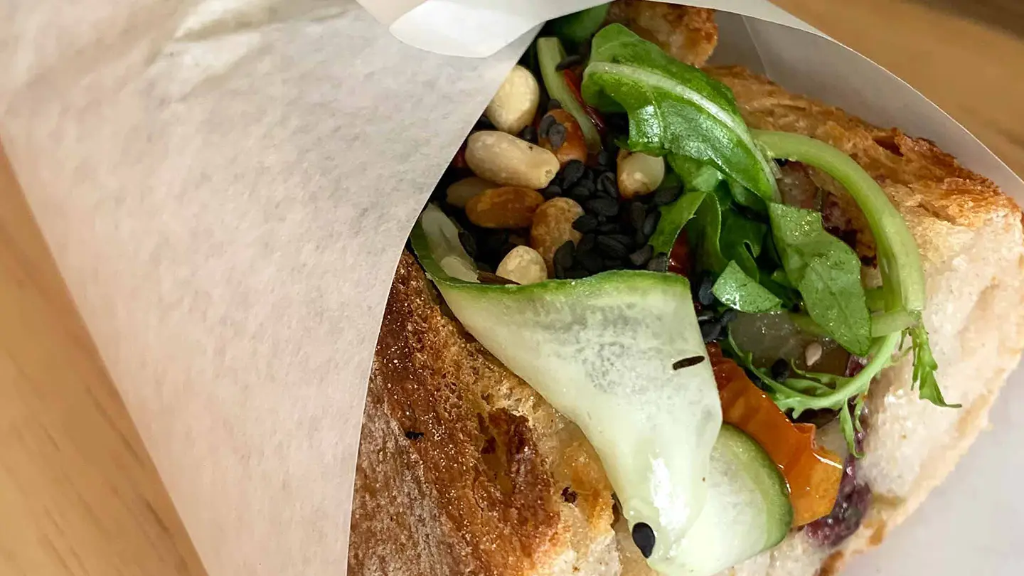 Prepration de sandwich avec des produits frais