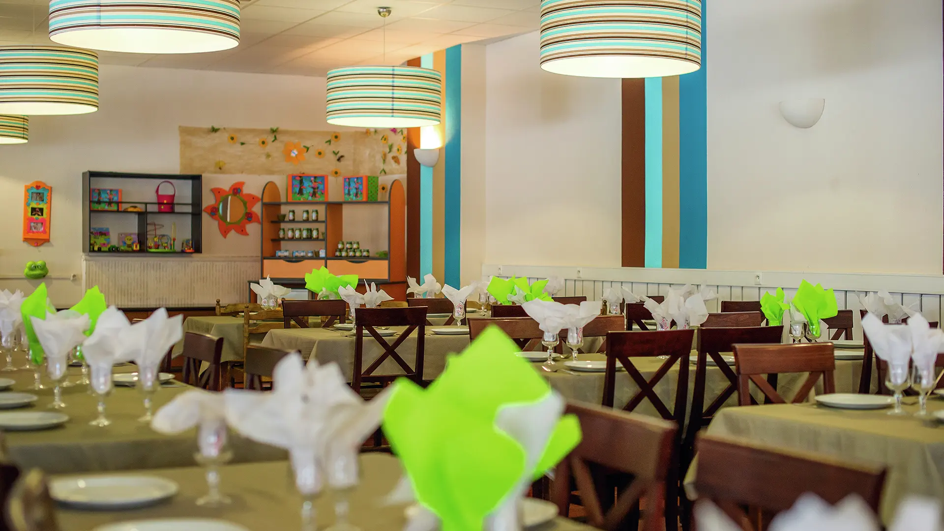 VTF Le Pigneroux - salle de restaurant