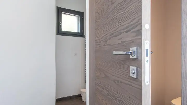 WC séparés et salle d'eau