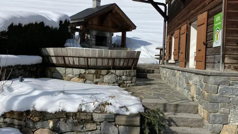 Terrasse aménagée et barbecue