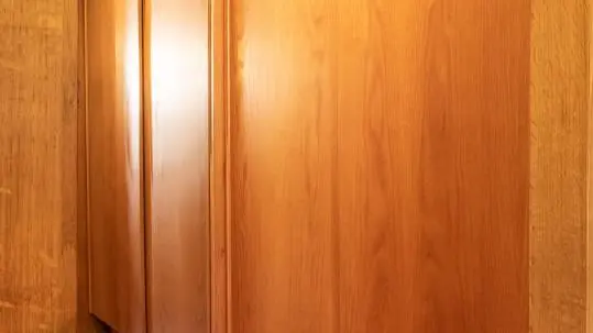 Grand vestiaire près de l'entrée