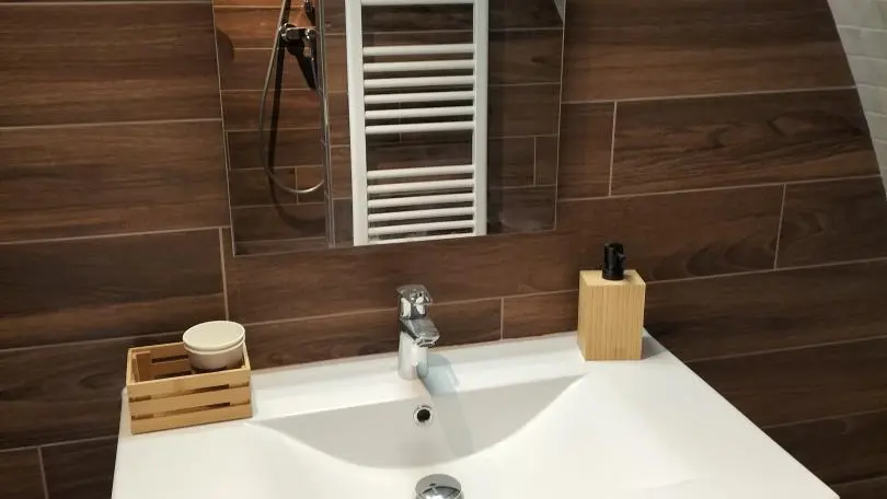 Gîte l'Atypique-Salle d'eau-Contes-Gîte de France Alpes-Maritimes