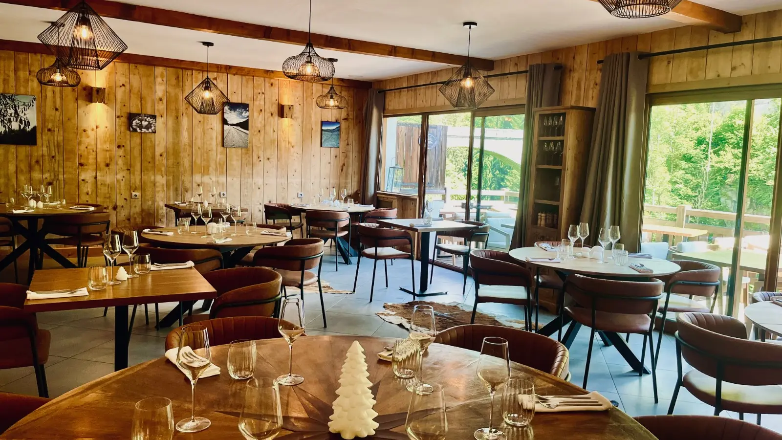 Vue sur la salle du restaurant