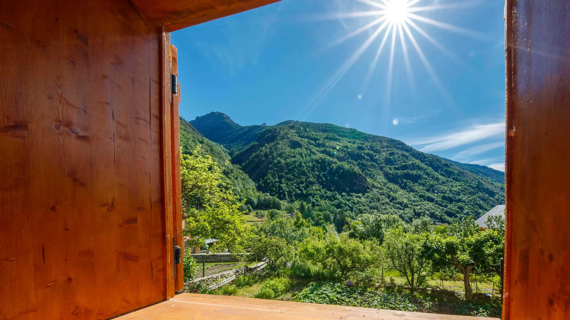 Gîte Les Rosiers-Vue depuis la chambre-Saint-Étienne-de-Tinée-Gîtes de France des Alpes-Maritimes